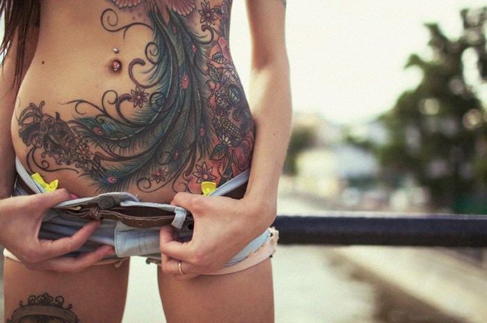 Jak ukryć rozstępy na brzuchu: za pomocą zabiegów, tatuaży, lasera, zdjęcia
