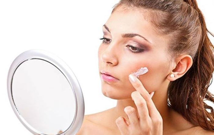 Ungüento de zinc para el acné y las espinillas en la cara: cómo hacer un hablador, cómo aplicar la pomada.