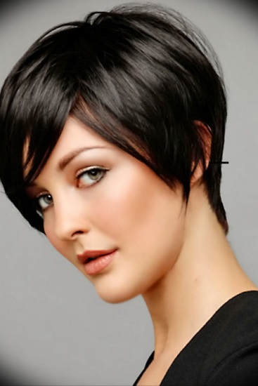 Talls de cabell de moda per a cabells curts per a dones. Tendències 2020 tardor-hivern, articles nous per a diferents edats i tipus de rostres