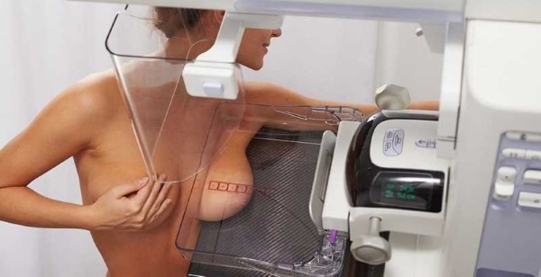 Operacja powiększenia piersi. Zdjęcia dziewcząt z dużym biustem, wyniki, możliwe komplikacje