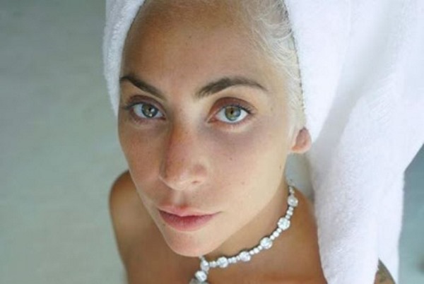 Lady Gaga. Hình ảnh nóng bỏng, không trang điểm và đội tóc giả, trước và sau khi phẫu thuật thẩm mỹ, hình thể, tiểu sử, đời tư