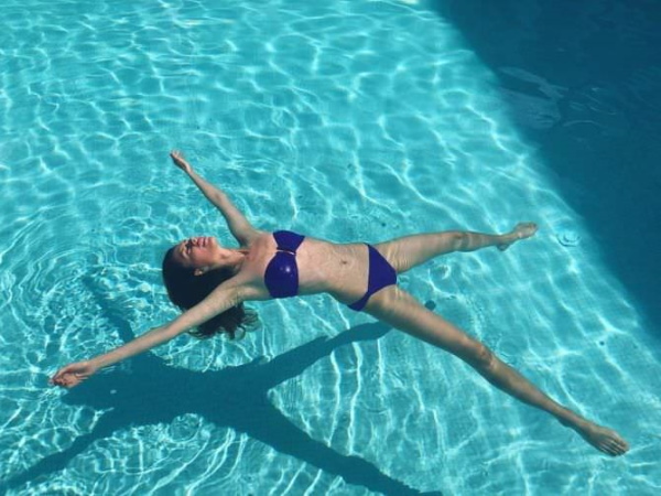 Diana Pozharskaya. Gorące zdjęcia w stroju kąpielowym przed i po operacji plastycznej